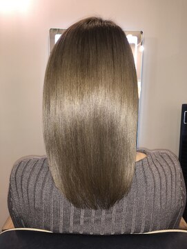 アールサロン アオヤマ(Rr SALON AOYAMA) プラチナミネコラストレート