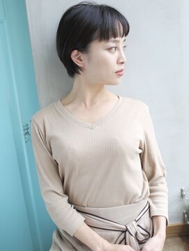 バース(BIRTH) 天神【BIRTH】ショコラアッシュ×オン眉耳掛けショート