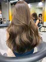 シティ(CITY)&nbsp;韓国 くびれヘア ミルクティーグレージュ ブリーチなし ロング