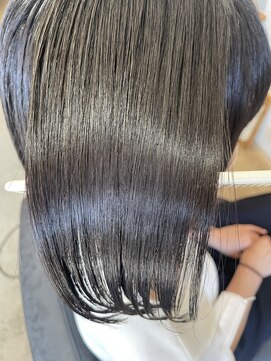 リト(ri_to) 酸性ストレートで作る圧倒的なツヤ髪ロング
