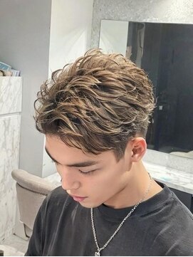 キングオブヘア バイ ノイズ 梅田茶屋町店(KING of hair by NOISM) ブリーチカラースパイラルパーマツーブロックセンターパート