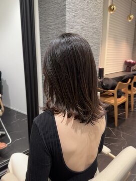 アオ(Ao) Aoヘアスタイル 外ハネレイヤーボブ