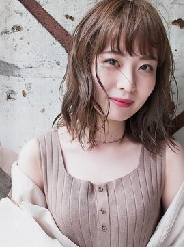 シロ(SiLO) ふんわり揺れる抜け感ミディ