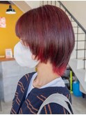 ブリーチなしWカラーで高発色！深みレッドのショートヘア