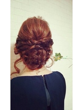 ヘアメイクサロンシャルメ(Hair Make Salon CHARMER) 四編みシニヨンSTYLE☆