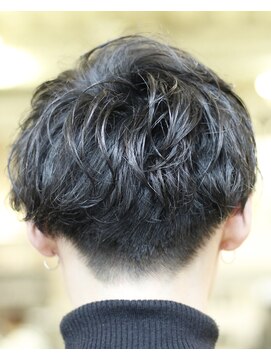 マッシュ 北堀江(MASHU) ウェット感のパーマスタイル、無造作ショート ネープレス サエキ