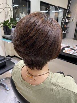 レヴィア(Revia) ふんわりツヤ　ショート