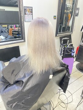 ゾーマ(ZOUMA) 名古屋ハイトーン 派手髪 ホワイトカラー 白髪 大須美容院