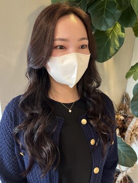 リベラル(liberal) ラベンダーピンク/艶ロング/顔周りレイヤー/リバース巻き/30代