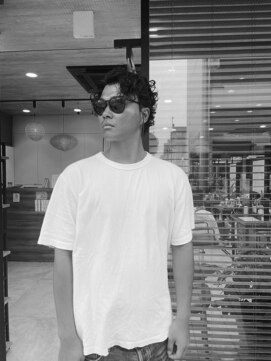 ミューズ バイ ケンジ(MUSE by KENJE) ロン毛までの道のりはパーマで