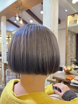 ヴァンファミリー アピタ福井飯塚店(Vanfamily) ホワイトグレージュ　ミニボブ