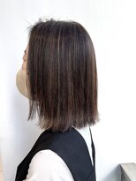 自然派大人女子の白髪ぼかしハイライト