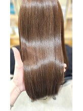 ヤクジョカラーとは？　髪質改善トリートメント配合カラーで艶髪、美髪が叶います　髪質改善