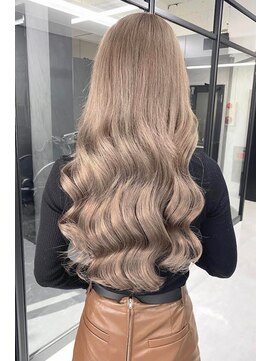 スライバイリアオオサカ(Sly By Ria OSAKA) ミルクティーベージュ【梅田】【大阪】