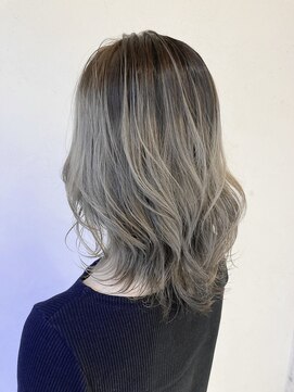 アロマ ヘアー ルーム 新宿店(AROMA hair room) バレイヤージュ×ホワイトシルバー×ウルフレイヤー