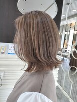 パズル(PUZZLE)&nbsp;外ハネミディアムハイトーングレージュ結べるギリギリ