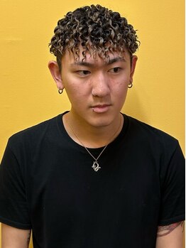 バーニーズ(BARNEYS)の写真/【上溝駅】夏の皮脂や汗で毛穴に詰まった汚れを一掃！健康な髪は頭皮から☆＋αのメニューで更にキレイに♪