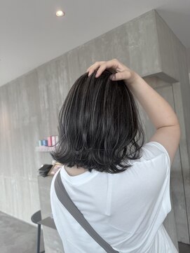 トテ(tote.) コントラストハイライト切りっぱなしボブシルバー