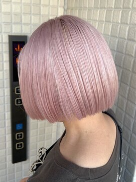 ユウル 横浜(juhl.) モーヴピンクカラーブリーチダブルカラー切りっぱなしボブ横浜駅