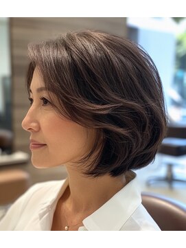 ラクレール 五香 白髪を活かす大人の品格/ナチュラルブラウンのハッシュボブ/五香