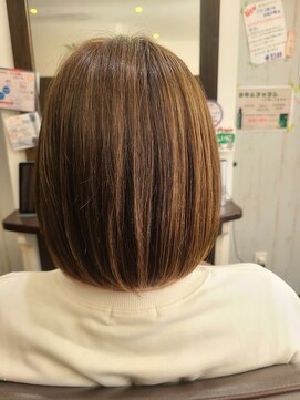 ハイライト×カラー×切りっぱなしボブ