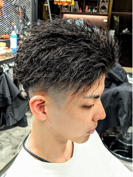 フォーコーナーズカットショップスリーセント 栄(FourCornersCutShop 3/cent) 【ツイストパーマ】