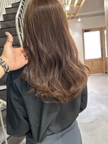 カミエ(kamie)&nbsp;大人っぽさ引き出すロングブラウン × 質感ケア