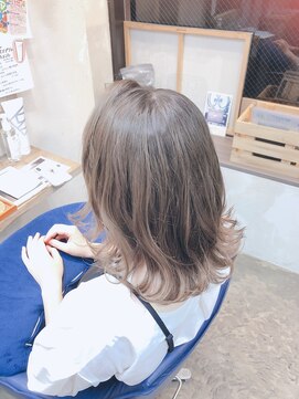 フィン(FiN by allure) 浦前ツバサ/大人かわいい外国人風スタイルアッシュベージュ