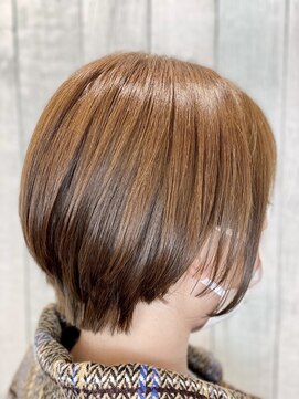 アンダートゥリーガーデン(UNDER TREE GARDEN) ショートヘア×クリスタルカラー×ストレート×トリートメント