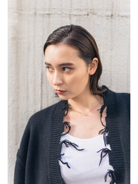 ピズム(PISM) パッツン耳かけ外ハネ小顔ボブ/ダークアッシュ/カールヘア