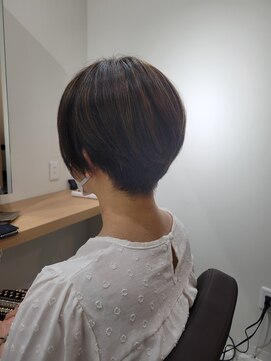 アトレ(attrait) 刈上げショート×ハイライト