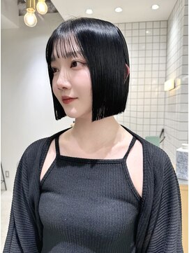 ホロ(hollo) タッセルボブ_ミニボブ_縮毛矯正ボブ_切りっぱなしボブ_黒髪ボブ