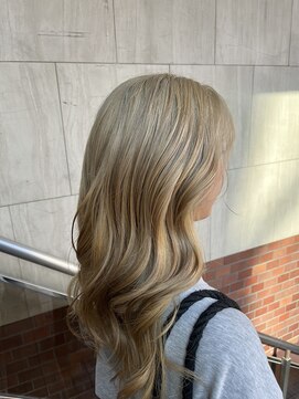 モア 下通店(MORE) ホワイトシルバー