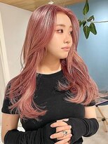 フリーク(FLEEK)&nbsp;柔らかいピンクヘア×レイヤーカットで叶える垢抜けスタイル