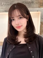 アイヴィー(IVY)&nbsp;ミディアムレイヤーカット くすみブラウン【肥田亜沙美】