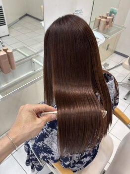 【サロンでだけでしか体験出来ない施術】業界最先端の次世代トリートメントで髪の毛の内部から補強！