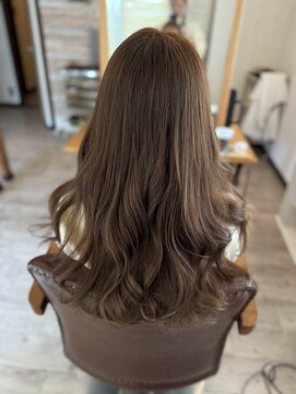 ラニ ヘアーアイラッシュ(lani hair eyelash) グレージュ×巻き髪