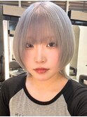 ブリーチ2回トリプルカラーホワイトシルバー