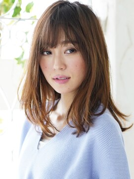 ジジ(GIGI) 小顔要素をつめこんだモテミディ