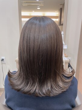 アルターリール(aL ter Rire) 【Rire尚平】外ハネミディアム★グレーアッシュ