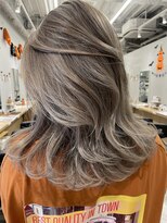 アヴァンス 京橋店(AVANCE) 細かな筋感のあるハイライトエアータッチバレイヤージュ