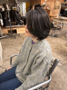 ウィークエンド(WEEKEND) オリーブカラー白髪ぼかし