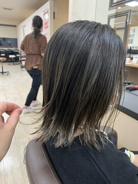 リアン(Lien) コントラスト強め！外国人風バレイヤージュ/外ハネボブ/赤味抹殺