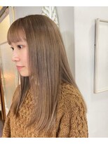 タヴィ(Tavi) 外国人風ベージュカラー/ツヤ髪ロングヘア