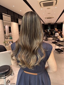 ステア ケース(stair case) 地毛残し　バレイヤージュ　ハイライトミックスナチュラル