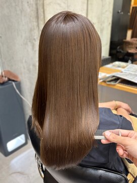 ディーエックス ウエスト(Dxxxx WEST) 透明感ベージュカラー［韓国/顔周りカット/イルミナカラー］