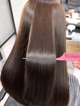 ファミリア バイ リトル(Familia by little)の写真/柔らかFLUGグロス縮毛矯正システムで至福の手触り！憧れのサラ艶髪へ☆コスメ縮毛矯正+カット9700円～