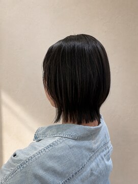 ウミト(Umito) 暗髪くびれボブ
