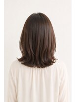 ベルス(bellus)&nbsp;薄めバング×ナチュラルミディアムレイヤー20代　30代　40代