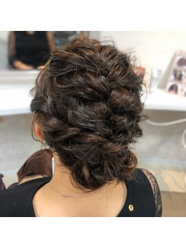 アプリティア 【結婚式におすすめ】編み込みアップ　別府／大分